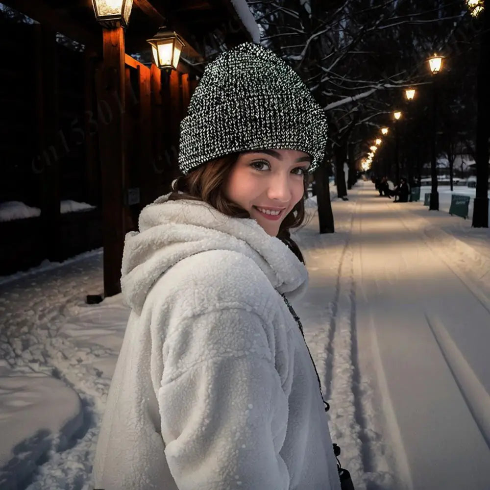 Unisex Reflective Knit Beanie – Glow-in-the-Dark Warm Hat for Night Safety